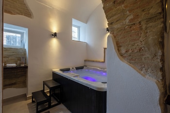 Amber Hotel Italy,,4 star