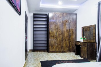 phibs luxury homes
