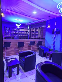 Top Nosh Lounge And Bar,,3 star