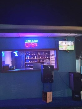 top nosh lounge and bar