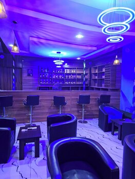 top nosh lounge and bar