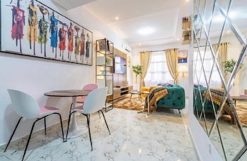 favour shortlet apartment