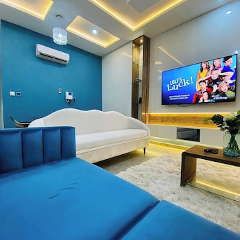 favour shortlet apartment