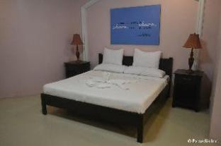 The Q Hotel & Restaurant,Near Picnic Grove,3 star