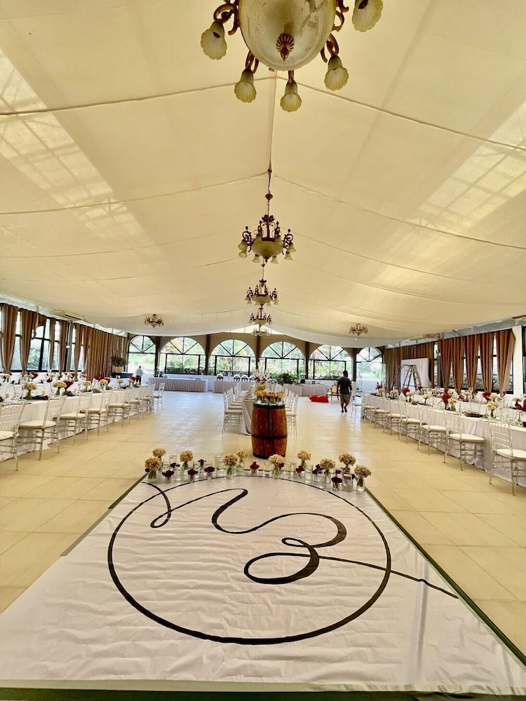 the q hotel and restaurant