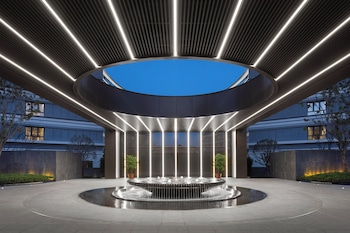 hualuxe xianyang by ihg