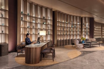 hualuxe xianyang by ihg