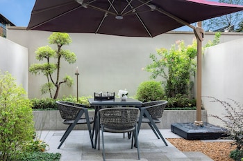 hualuxe xianyang by ihg