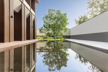 hualuxe xianyang by ihg