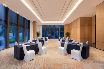 hualuxe xianyang by ihg