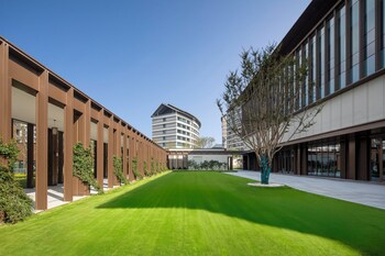 hualuxe xianyang by ihg