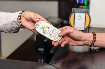 ayenda verony san joaquin