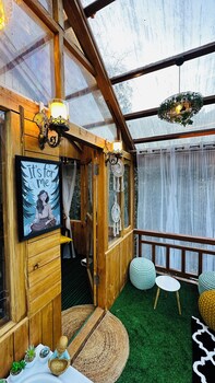 Bawli Treehouse,,2 star