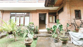 Indraprasta Guest House Ubud,,4 star