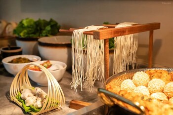 elong anyun hotel shanghai caohejing impression city hongmei road metro station branch