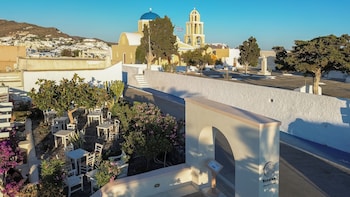 white pearl laokasti suites