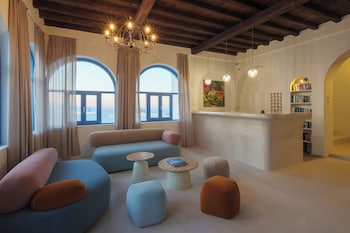 white pearl laokasti suites