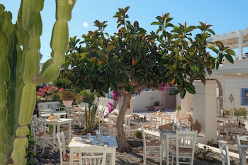 white pearl laokasti suites