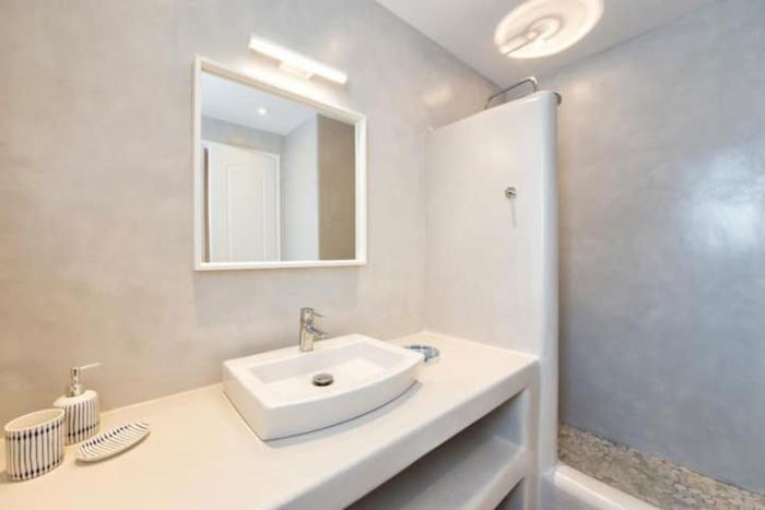 naousa center living
