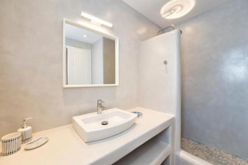 naousa center living