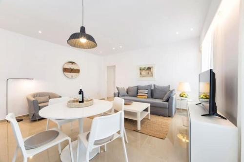 naousa center living