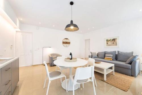 naousa center living