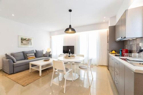 naousa center living