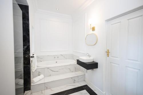 le manoir boutique estate