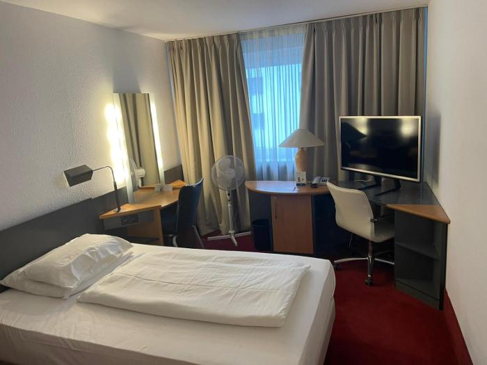 roomie hotel