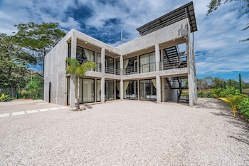 nelblu flamingo suites