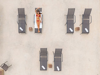 nelblu flamingo suites