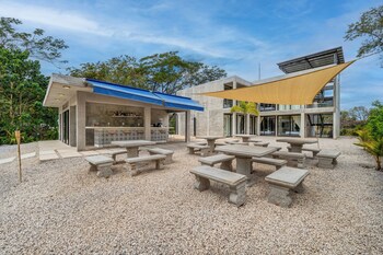 nelblu flamingo suites
