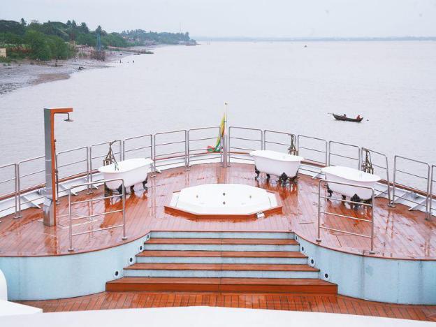 vintage luxury yacht hotel