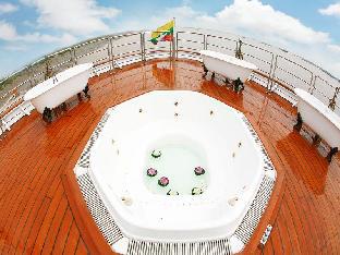 vintage luxury yacht hotel