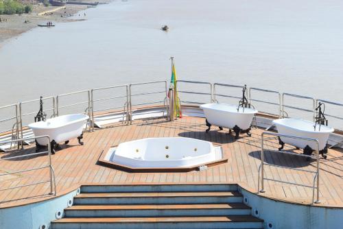 vintage luxury yacht hotel