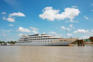 vintage luxury yacht hotel