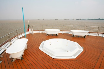 Vintage Luxury Yacht Hotel,Thanlyin>>Botahtaung,4 star