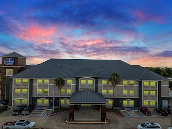 platinum inn and suites webster