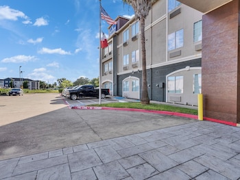 platinum inn and suites webster