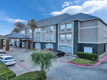 platinum inn and suites webster