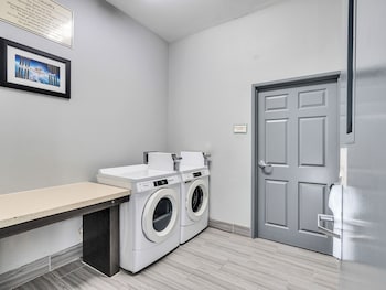 platinum inn and suites webster