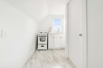 Elegant Hideaway With Free Parking,,2 star