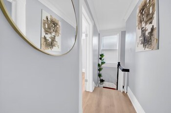 Luxury 3Br Family Home Game Room Parking,,2 star