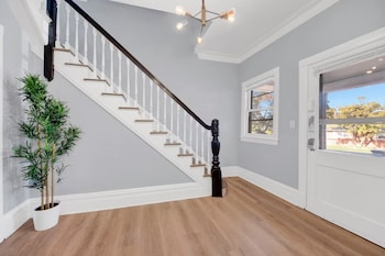 Luxury 3Br Family Home Game Room Parking,,2 star