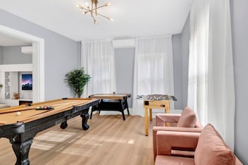 Luxury 3Br Family Home Game Room Parking,,2 star