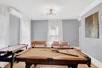 Luxury 3Br Family Home Game Room Parking,,2 star