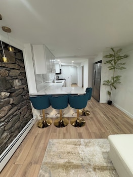 Luxe 1Br Oasis - Prime Ny Stay,,2 star