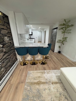 Luxe 1Br Oasis - Prime Ny Stay,,2 star