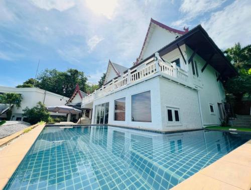 jaokhun bayview kamala phuket