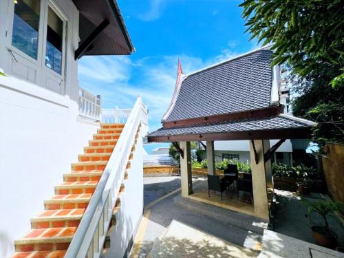 jaokhun bayview kamala phuket